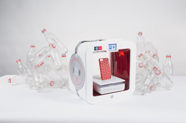  Una impresora 3D transforma botellas de Coca-Cola vacías en cosas útiles